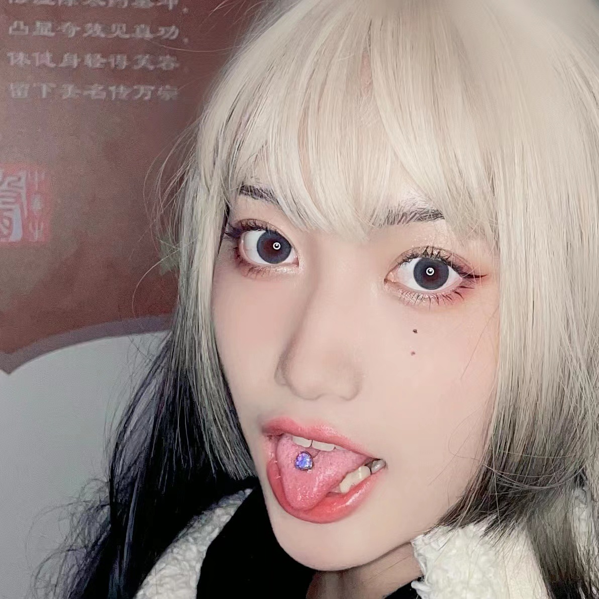 Labret piercing jewelry detail image