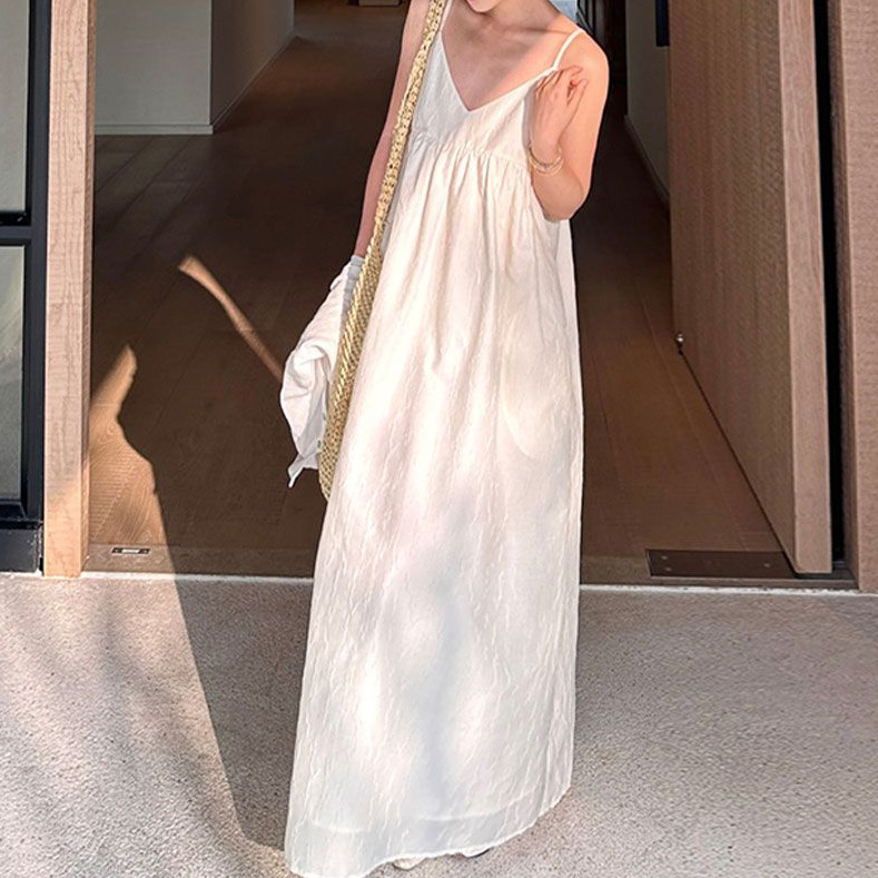 现货法式纯色吊带连衣裙子女夏季小众设计感2024慵懒宽松长裙