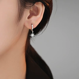 耳钉;戒指;项链