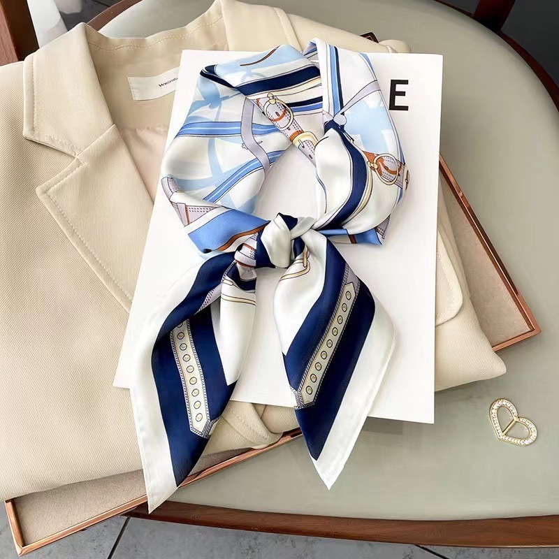 70 × 70の小さい方のスカーフの女性の春の夏の薄いマフラーの職業の服装は首の周りを保護してシャツの小さい襟のタオルを配合します。|undefined