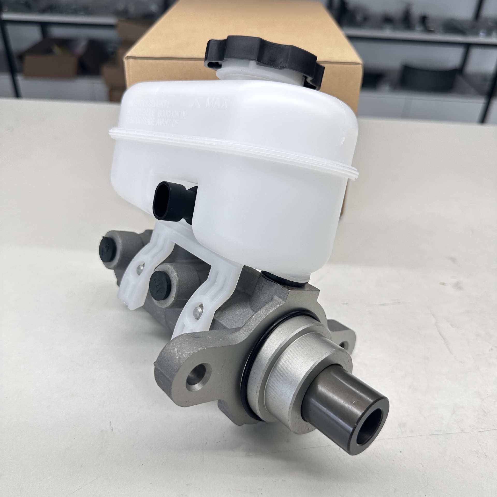 Suitable for Isuzu Brake Master Cylinder Brake Master Cylinder 25858330