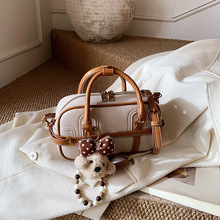 �r�аٴ�ײɫС�����W�t2026�¿�μ�б�沨ʿ�D���X�����^��Ů��