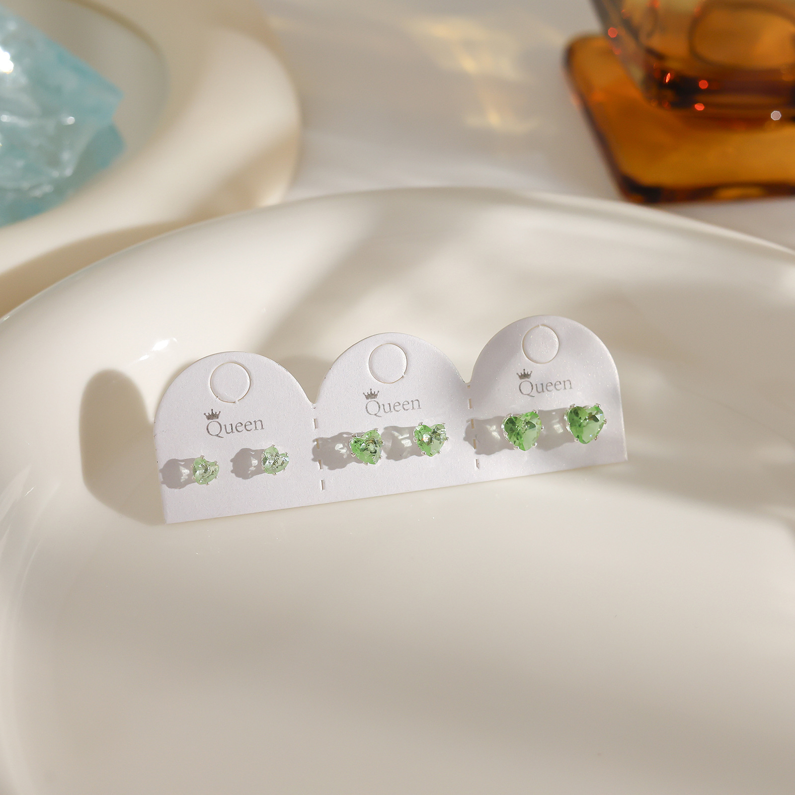 Juego de pendientes de aguja plateados, sencillos y compactos para mujer, pendientes geométricos en forma de corazón, bonitos, dulces y versátiles, venta al por mayor para puestos de mercado