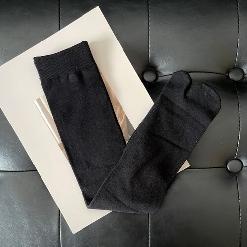 Solid color split-toe calf socks, two-toe black and white knee-high socks, thin cotton net red socks