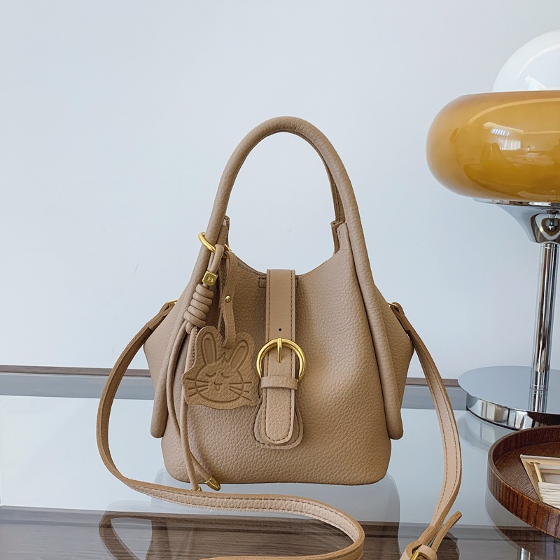Bolsas de mujer tendencia de hombro solo para trabajar bolsas coreanas de cubo sensación de bolsas de viaje de moda nueva bolsa interior para mujeres