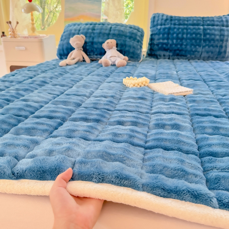 Autumn and Winter Thickeneded Rabbit Plush Mattress Student Dormitory Tatami Soft Mattress Mattress Milk Velvet Coral Velvet Mat Autumn and Winter Thickeneded Rabbit Plush Mattress Student Dormitory Tatami Soft Mattress Mattress Milk Velvet Coral Velvet Mat