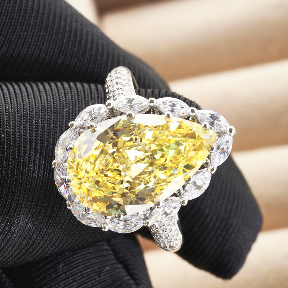 En forma de pera en forma de gota corte amarillo alto carbono diamante anillo de 6 quilates diamante grande Super Flash diamante artificial anillo femenino