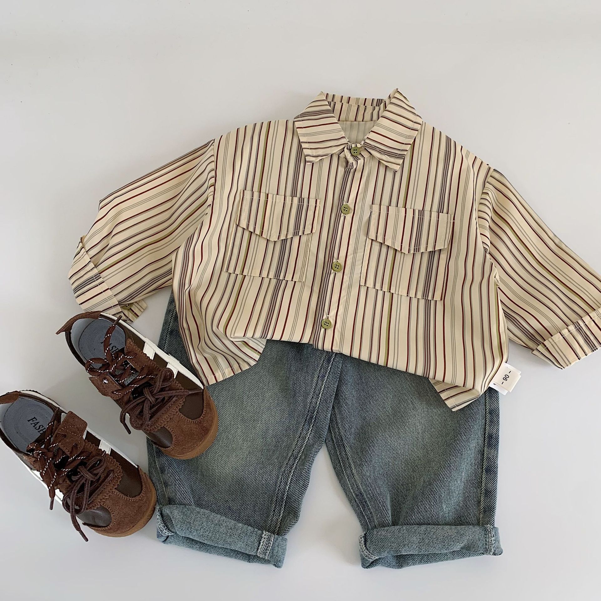 Camisa para niños Maibao 2025 primavera nueva versión coreana de la camisa hermosa a rayas para niños tops de primavera y otoño para niños