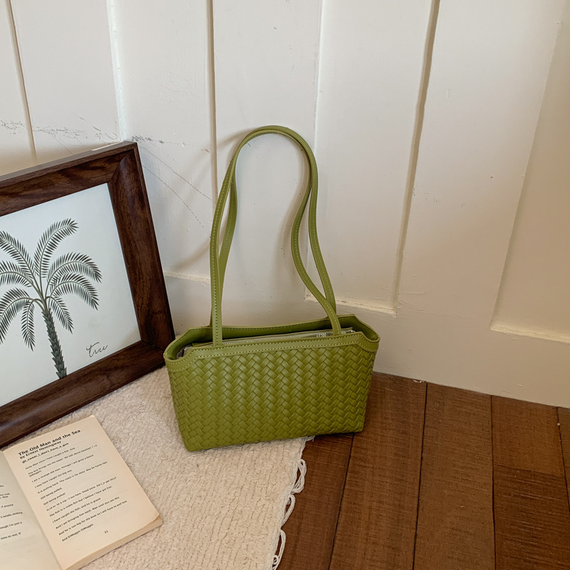 Moda fresca y alta capacidad trenzada bolsas axilales de nicho de nicho de diseño bolsas de mano diarias bolsas de viaje versátiles
