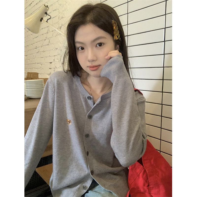 Warm glutinous little break ~ soft glutinous bear embroidered niche long-sleeved knitted cardigan autumn inner wear outer sweater coat ins