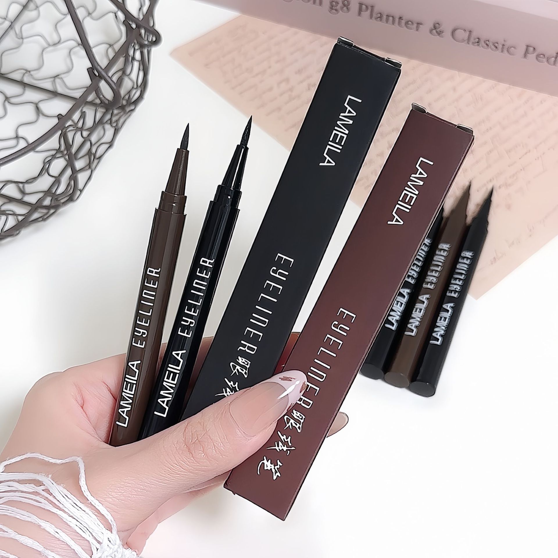 Lamela Slim Long-Lasting Liquid Eyeliner Pen Waterproof Long-Lasting Not Easy to Smudge Ultra-Fine Eyeliner Pen 841