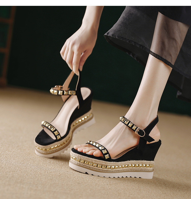 Sandal cao gót nữ đế xuồng đan rơm, mũi vuông hở ngón, quai ngang đinh tán — màu đen, màu kaki chi tiết 6