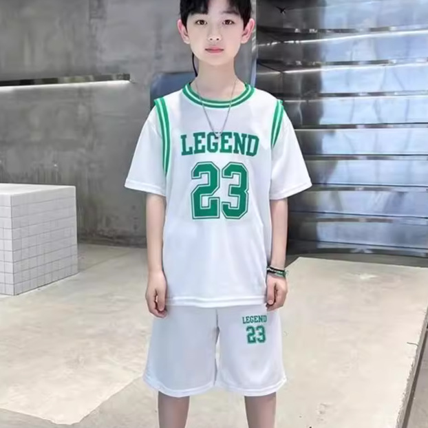 어린이 착용 소년 여름 착용 세트 2024 새로운 스타일 중대형 소년 여름 얇은 잘 생긴 빠른 건조 스포츠 세트