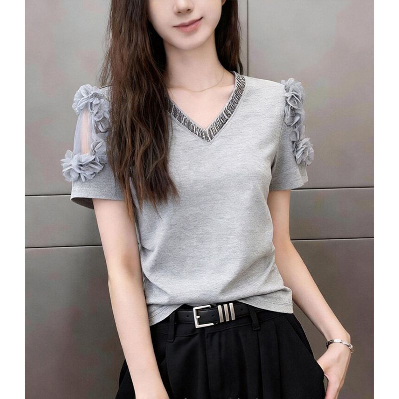Yiqimeng Light Luxury High-End Three-Dimensional Floral V-Neck Short-Sleeve T-Shirt for Women 2026 Summer Unique and Beautiful Top