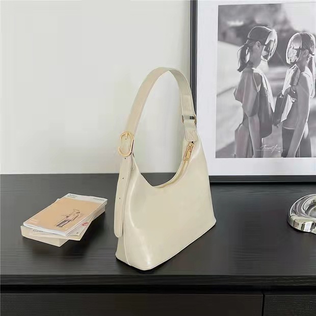 Women's Small All Seasons Pu Leather Solid Color Fashion Bucket Zipper Underarm Bag display picture 8