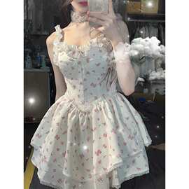 白色碎花吊带连衣裙女夏辣妹性感纯欲风收腰显瘦蓬蓬裙甜辣风裙子