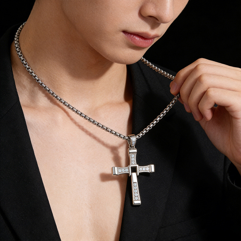 Cross-border new hot fashion personality hip hop stainless steel diamond cross pendant necklace high-end all-match jewelry