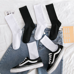 Black and white men's mid-calf sports socks, thin autumn socks, high-top men's socks, fashion socks for men, Instagram style