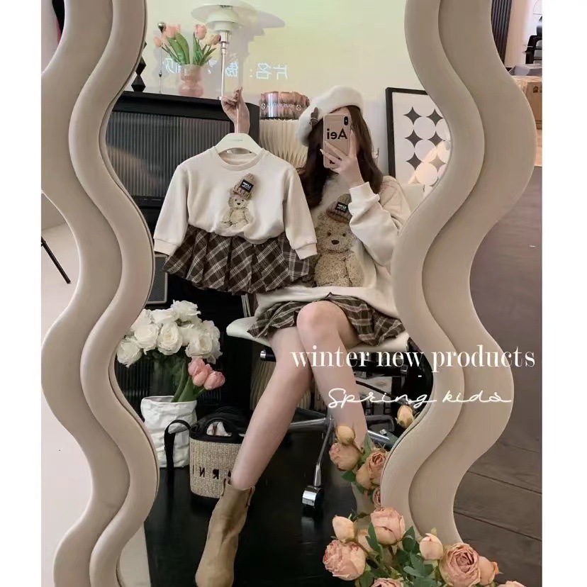 Women's Round Neck Sweater - Style Image 3
