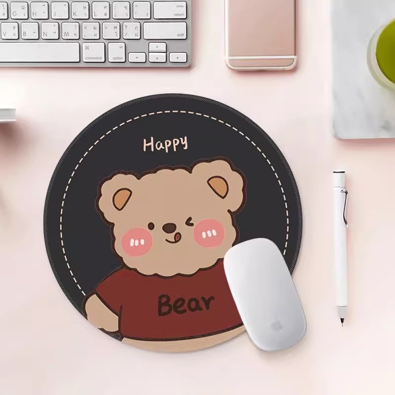 작은 다크 브라운 곰
