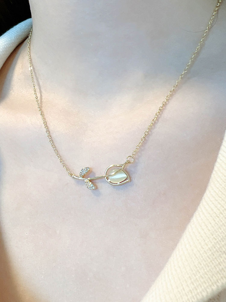Parelmoer tulp ketting voor dames luxe bloemen collier_voghion.com