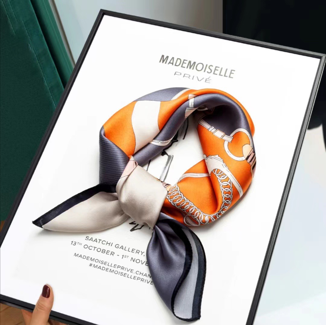 Bufanda cuadrada pequeña de satén de moda coreana 70 × 70, nueva bufanda de seda estampada, accesorios para el cabello, pañuelo para la cabeza, bufanda, serpentinas al por mayor