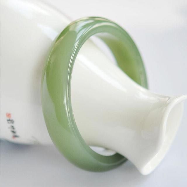 Vòng tay ngọc bích nữ Tân Cương chất liệu hồ nước xanh lá rộng bản chi tiết 6