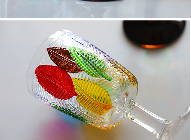 Title 4, Vintage Rotweinglas mit hohem Fuß, handbemalt m...