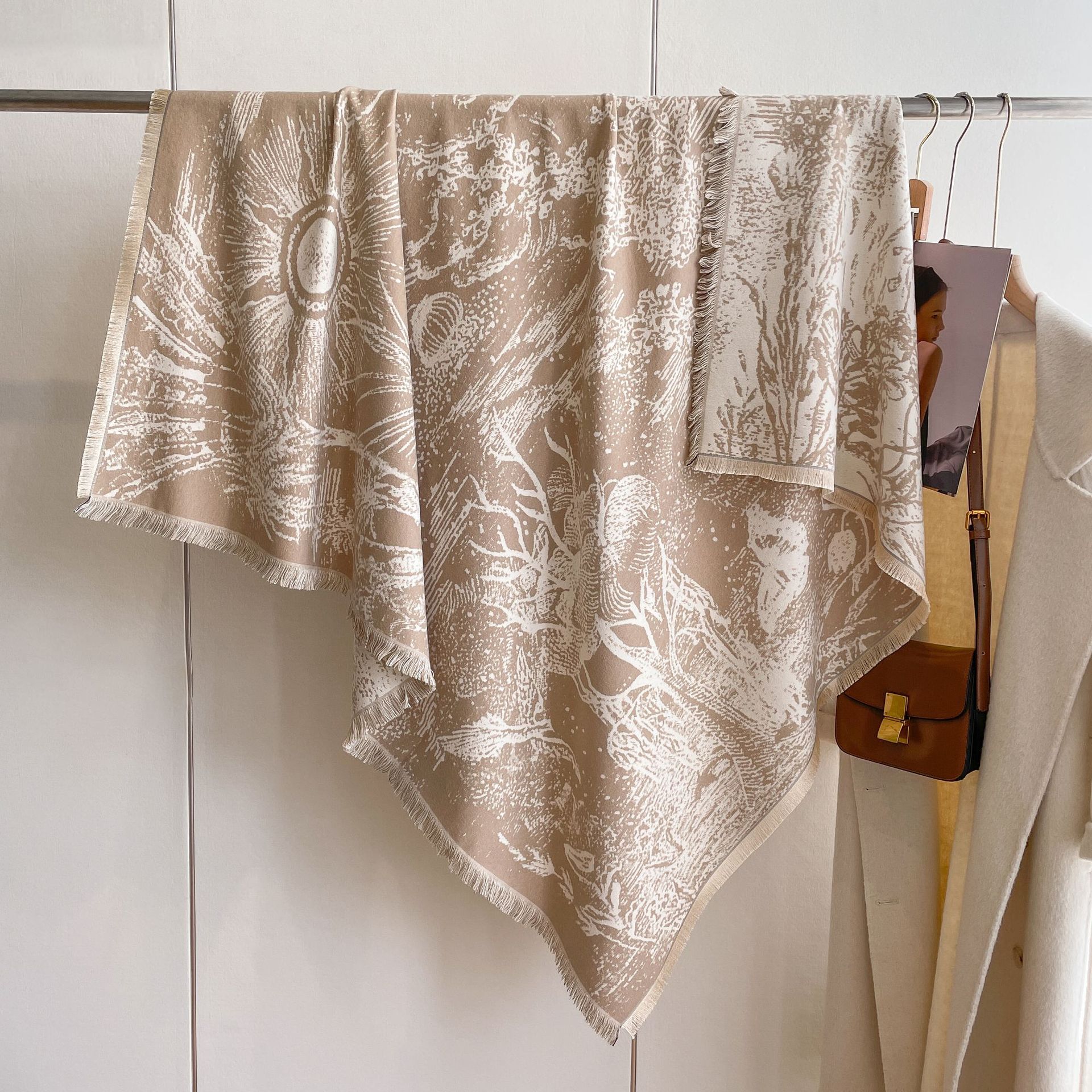 2023 Otoño e Invierno Nueva bufanda de estilo coreano de moda todo fósforo floral engrosada bufanda caliente chal de Cachemira de doble cara para las mujeres