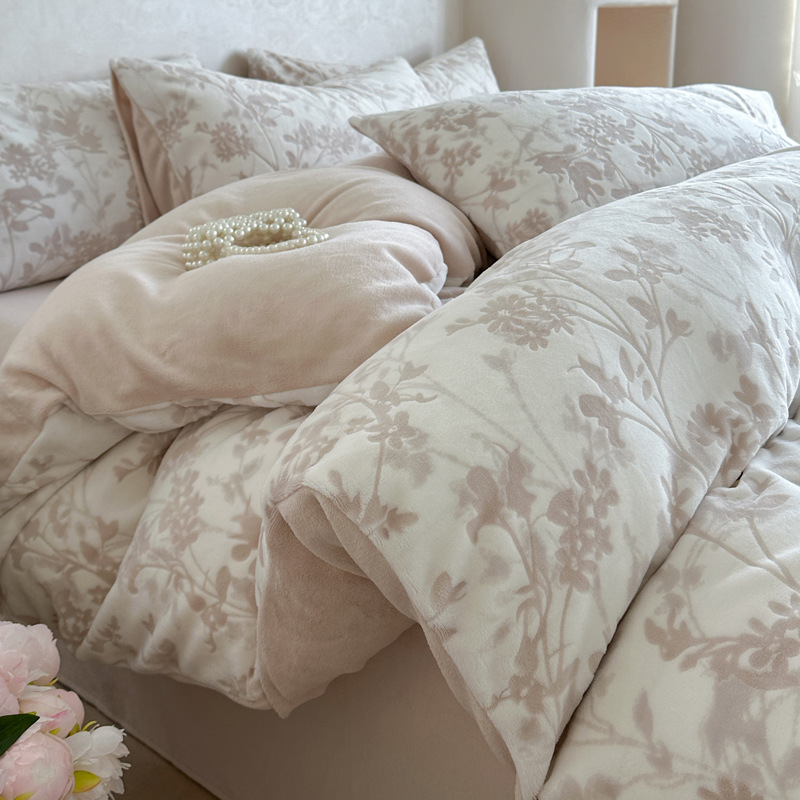 Luz de lujo americano tallado sábanas de seda de cuatro piezas de seda de coral de cuatro piezas de seda de leche de cuatro piezas de sábanas de seda de bebé sábanas de cama