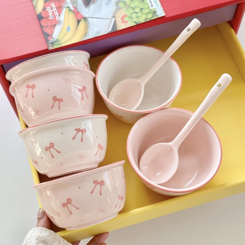 ピンクの蝶結びのご飯の碗の少女の心の陶磁器の高温の釉薬の下で色の家庭のデザートの碗はオーブンがマイクロ波ができます。|undefined