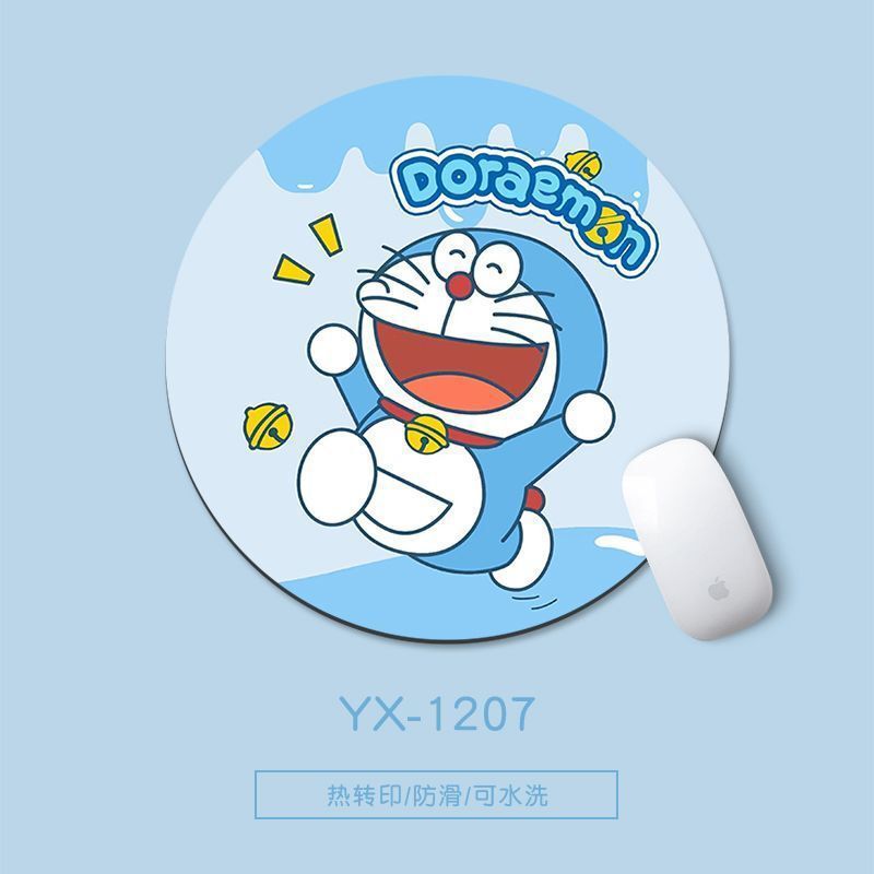 新しいかわいいアニメの丸いマウスパッドの机の上に小さいサイズの学生の男子学生の机の上に学生の机のマットを敷きます。|undefined