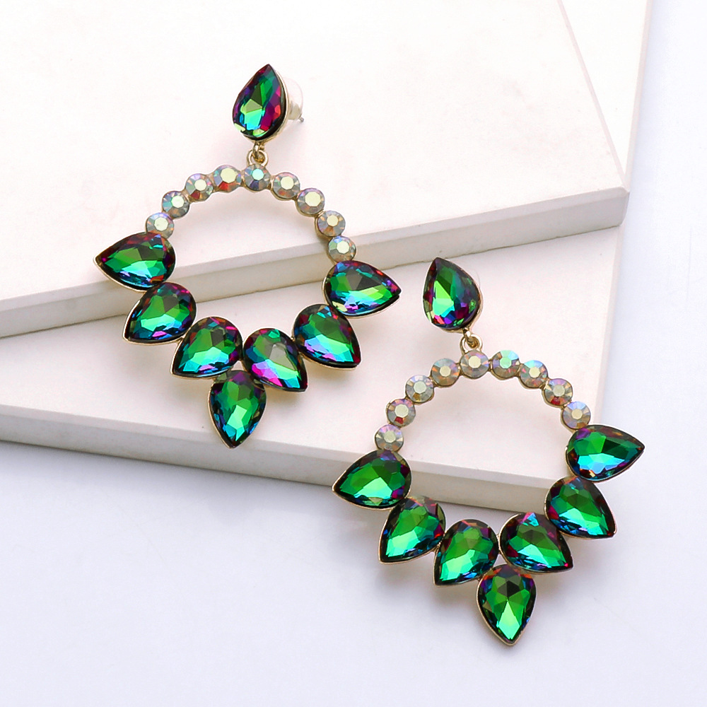 Fashion Diamond-studded Geometric Earrings display picture 16