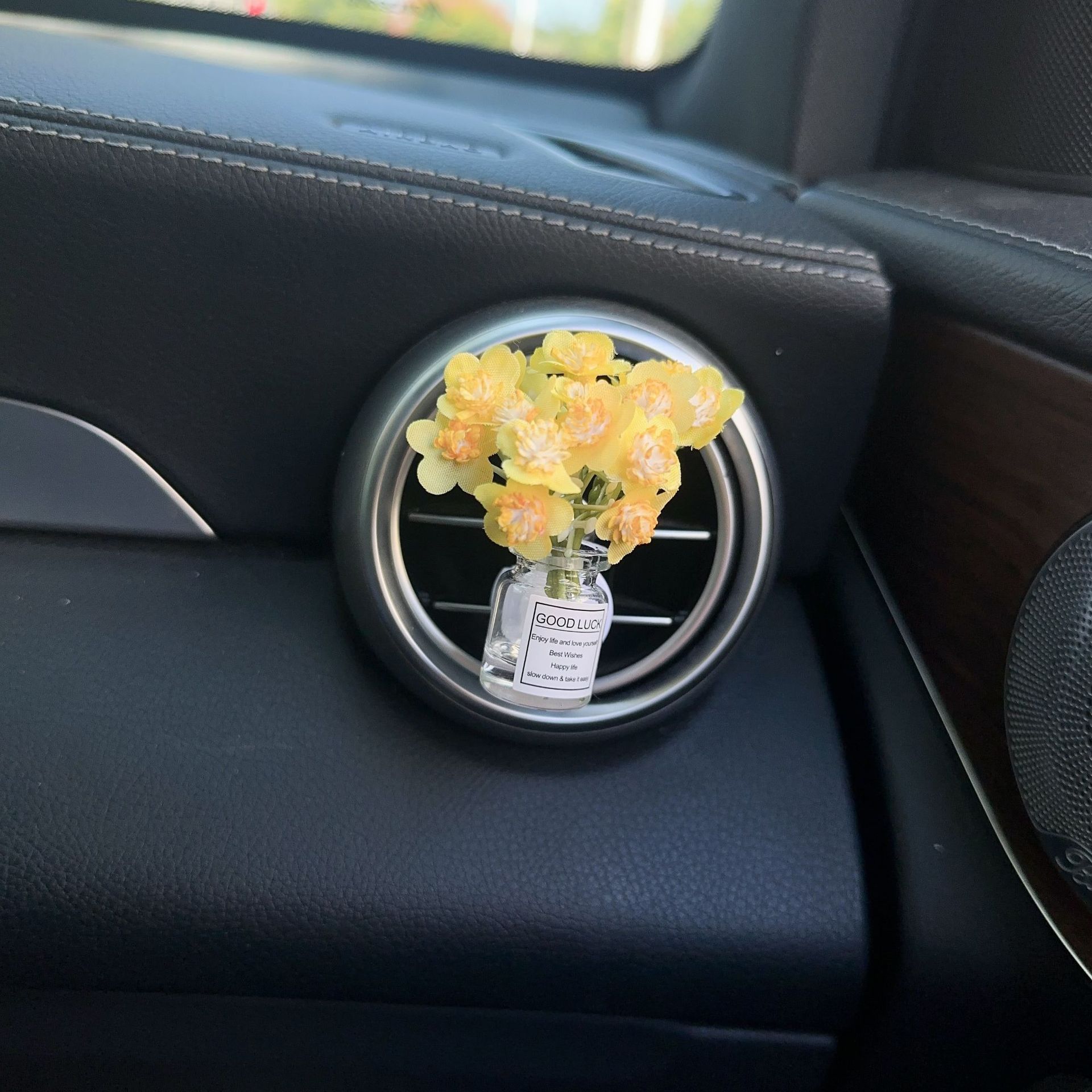 Decoración creativa de salida de aire del automóvil con flores de estrellas pequeñas frescas aire acondicionado botella de perfume de perfumes