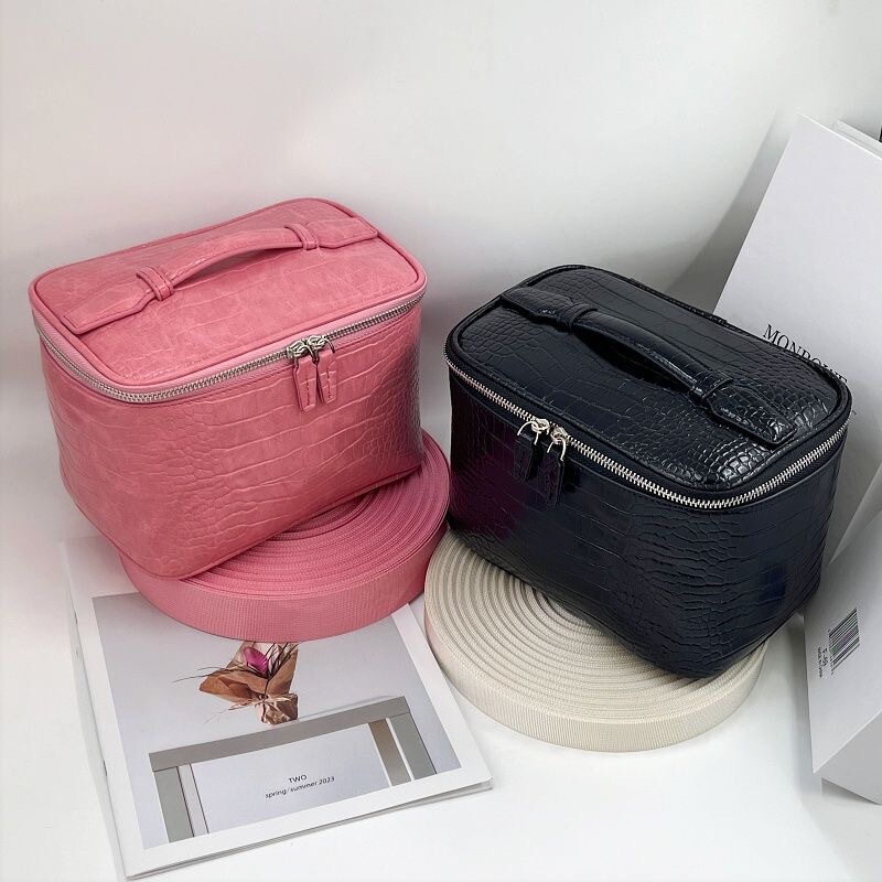 New Storage Bag for Women 2026 New Crocodile Pattern Portable Large Capacity Partitioned Storage Makeup Bag with Mirror Bag