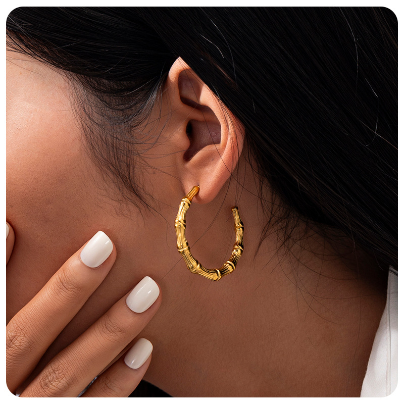 TENA Europa y los Estados Unidos de moda bambú aretes de acero inoxidable aretes clásicos en forma de C para mujeres aretes de alta sensación 2025 nuevo