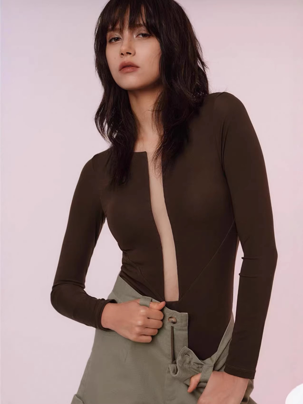 Diseño de nicho sexy al vacío camiseta mujer 2025 otoño invierno interior con sujetador sin usar cintura alta elástica para adelgazar