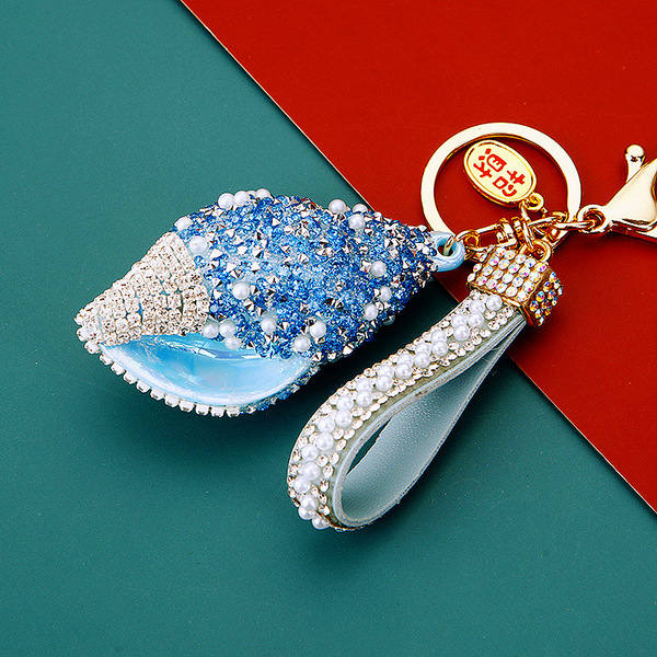Golden keychain pearl