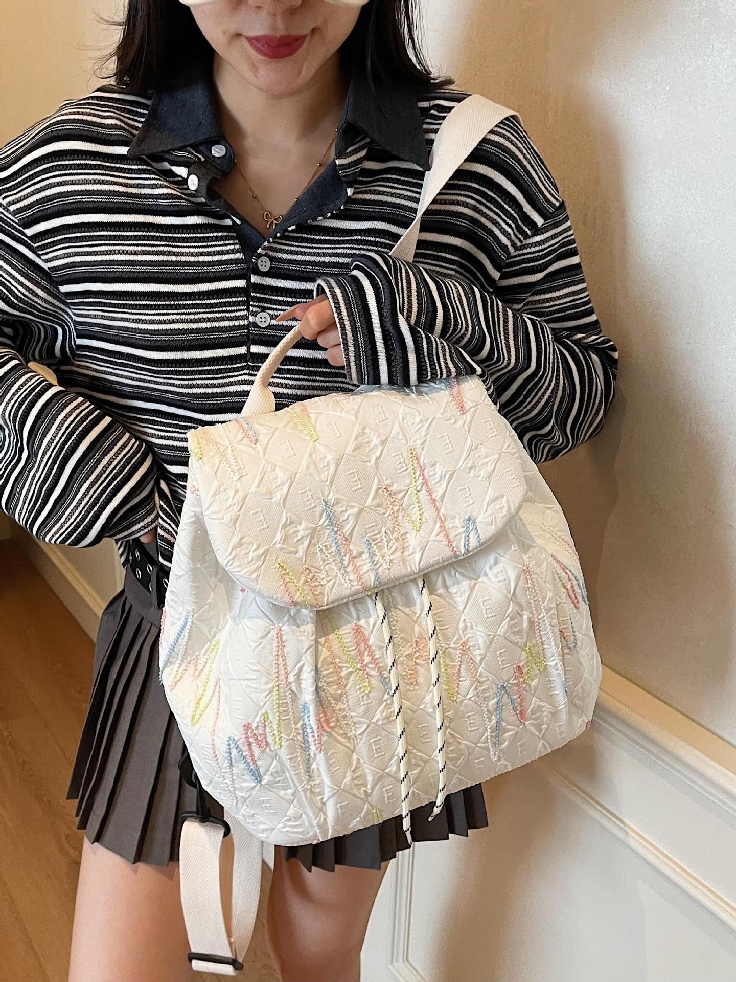 Estudiantes de clase mochila para mujeres de gran capacidad 2025 nueva mochila universitaria de estilo universal mochila de estilo de moda
