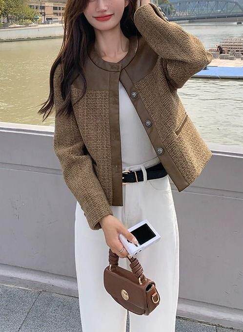 Áo khoác ngắn nữ kiểu Pháp dáng ôm, tay dài, cổ chữ U, phối túi khóa, chất liệu mềm mịn — Màu nâu (vải nâng cấp) chi tiết 7
