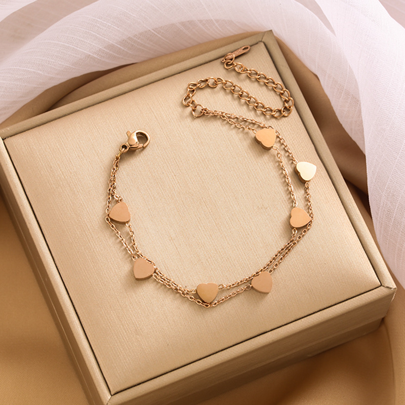 Pulsera de trébol de acero titanium vendedora caliente transfronteriza europea y americana con incrustaciones de concha pulsera colgante pulsera de diseño avanzado sin desvanecimiento al por mayor