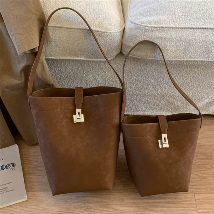 Coreano relajado sensación de gamuz veludo bolso de cubo 2025, otoño y invierno nuevo hombro brazo bolso de viaje de gran capacidad bolso de mujer