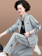 中年媽媽運動服套裝女2022新款春秋裝中老年休閒衛衣春秋季三件套