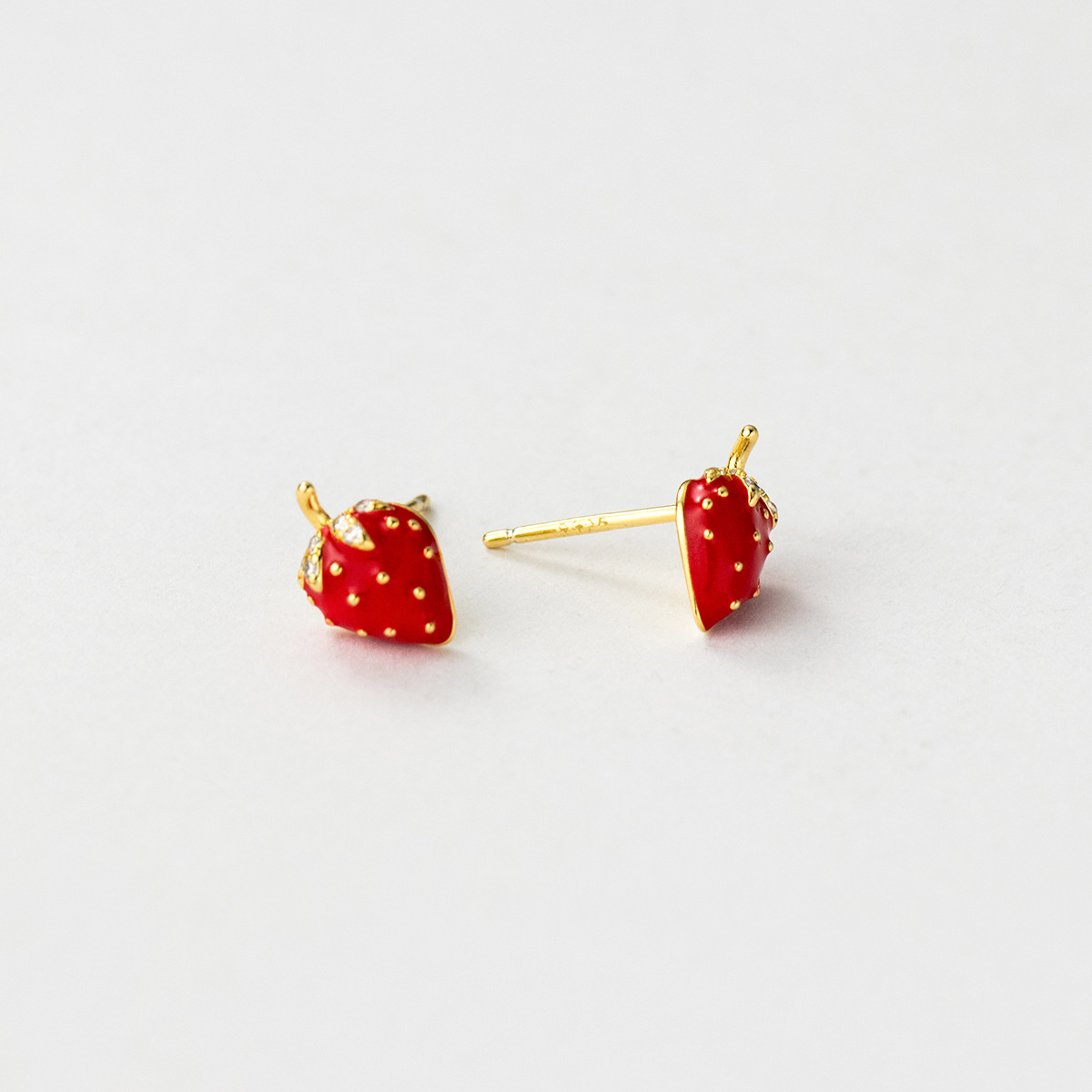 Daily Occasion 1 Pair 925 Sterling Silver Zircon Strawberry Ear Studs