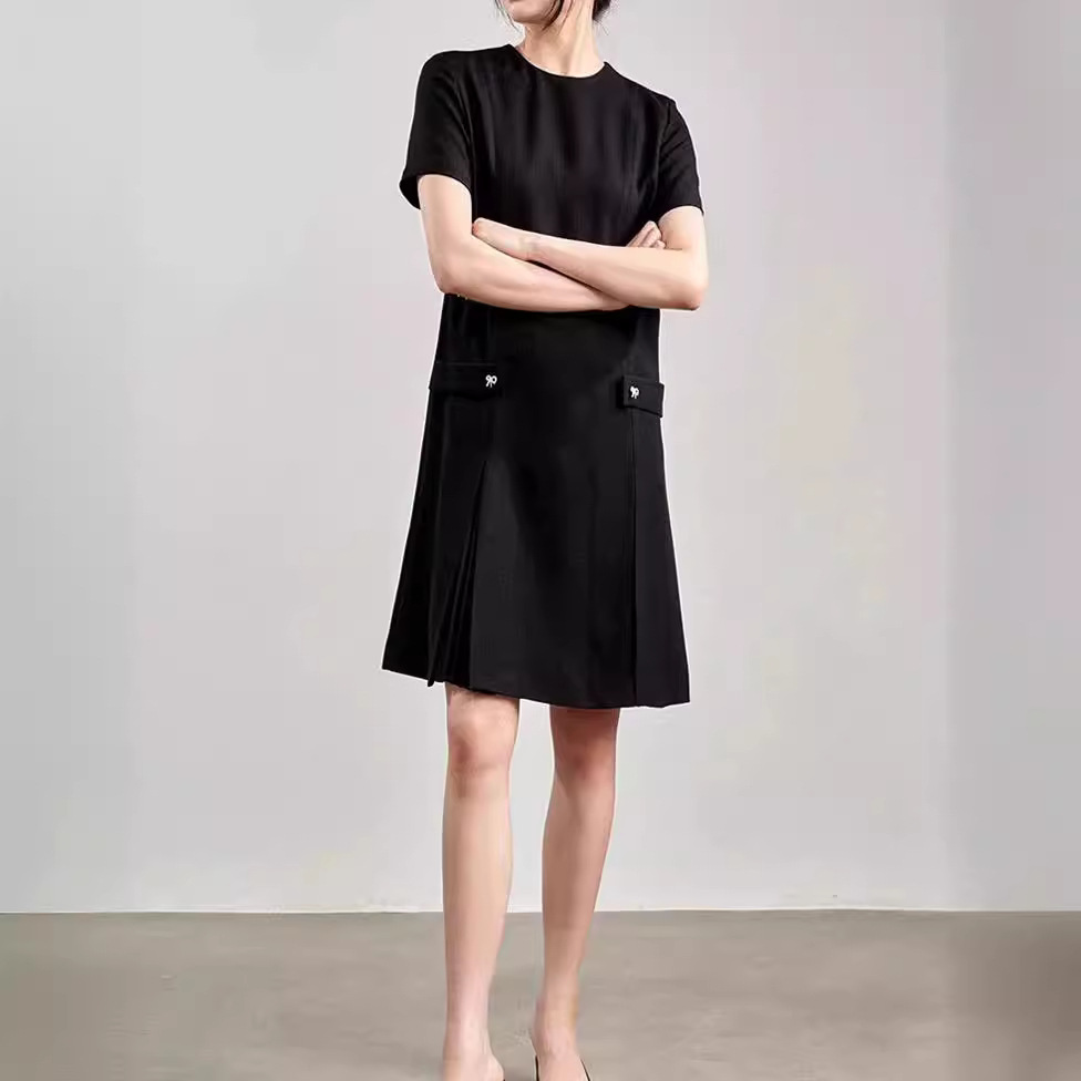 Dress with bow with a round collar