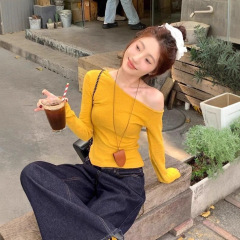 韩系黄色斜露肩长袖t恤女早秋季2025新款修身显瘦收腰甜辣妹上衣
