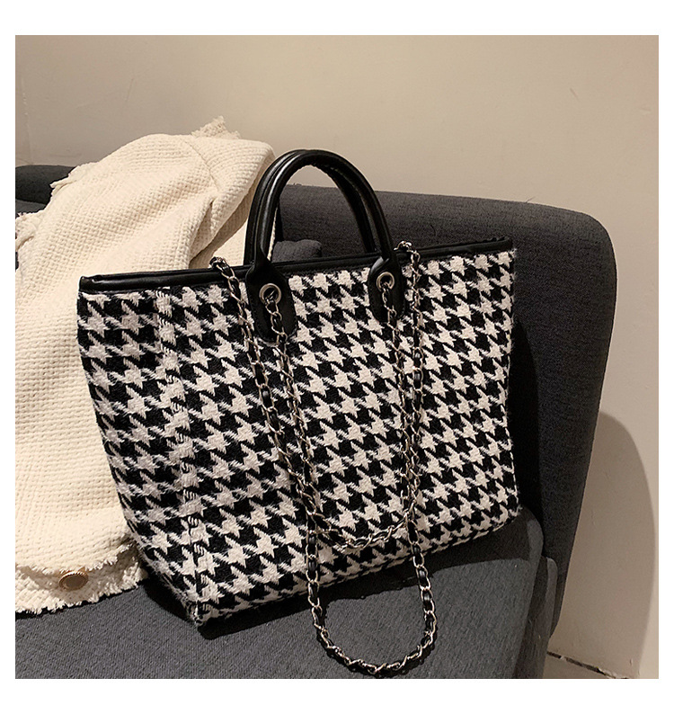 High-grade Chain Shoulder Large Capacity Tote Bag 2021 New Bags Women's Commuter Houndstooth Portable Big Bag display picture 8