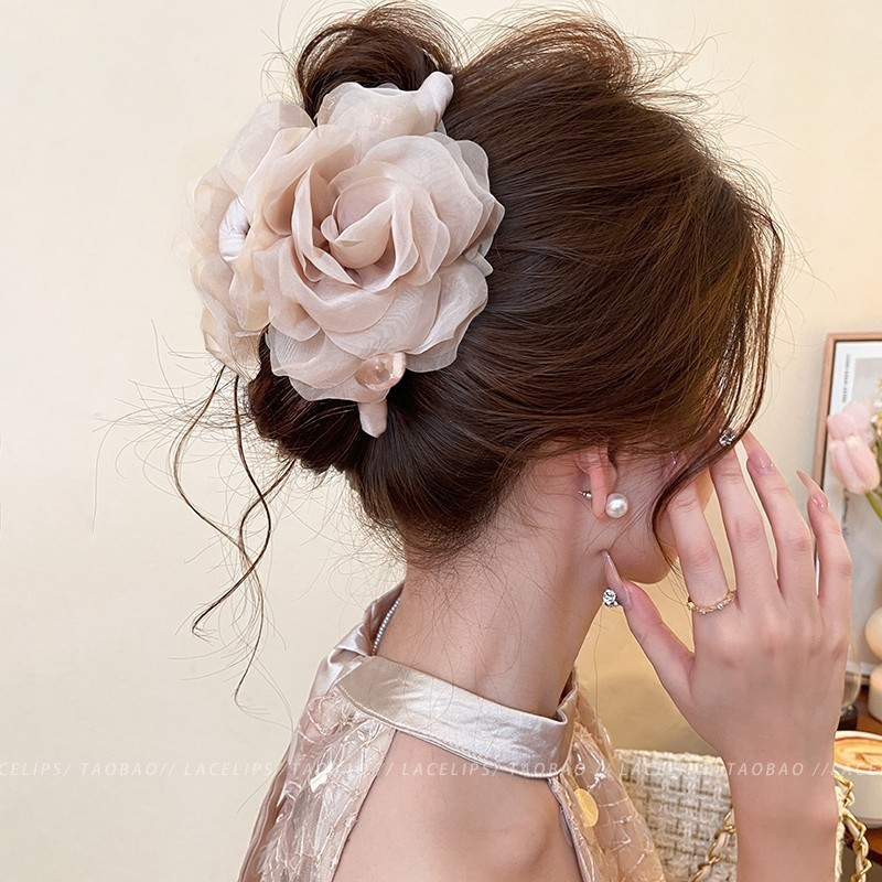 4743 [Milk Tea Color] Flower Pearl Clip