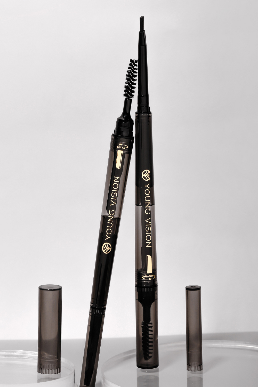 YOUNG VISION's foggy three-in-one eyebrow pencil is not prone to smudging. It features a fine and soft brush and eyebrow blade undefined