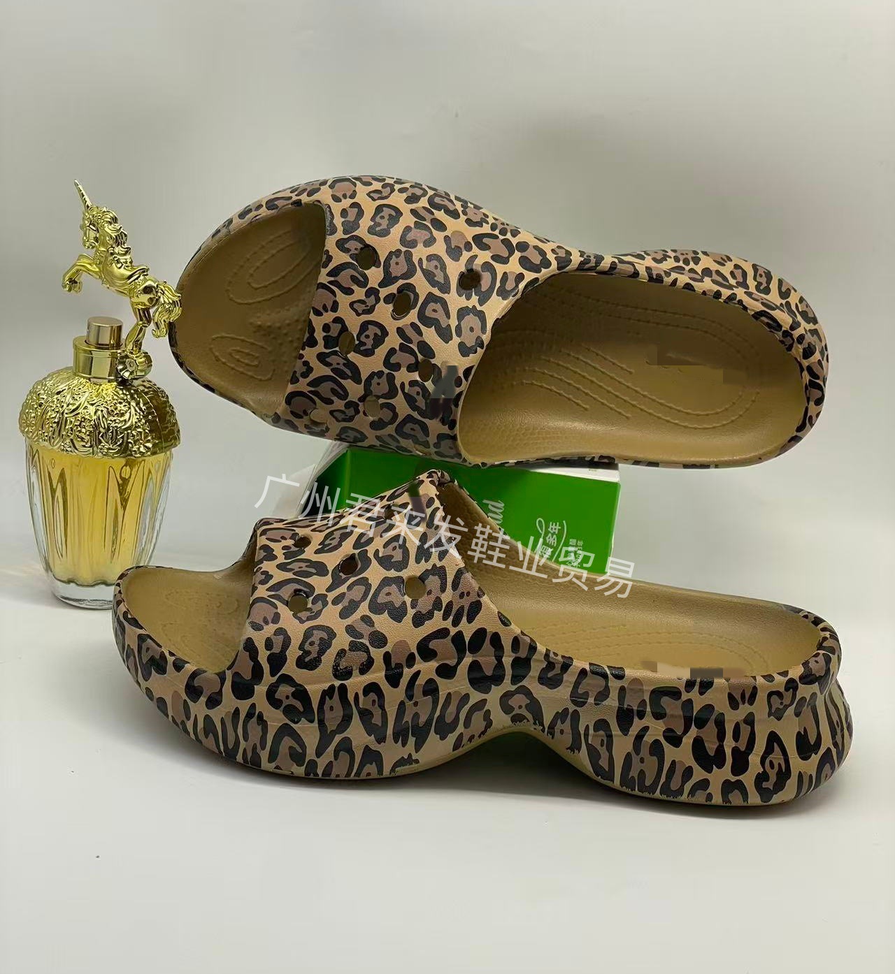 Whale flip-flops (khaki leopard print)